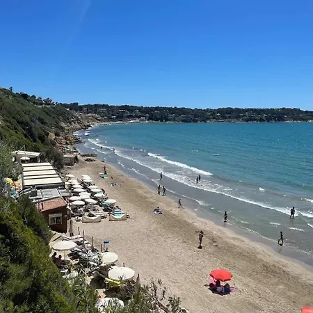 Bright And South Facing Nest In Sanary-sur-Mer